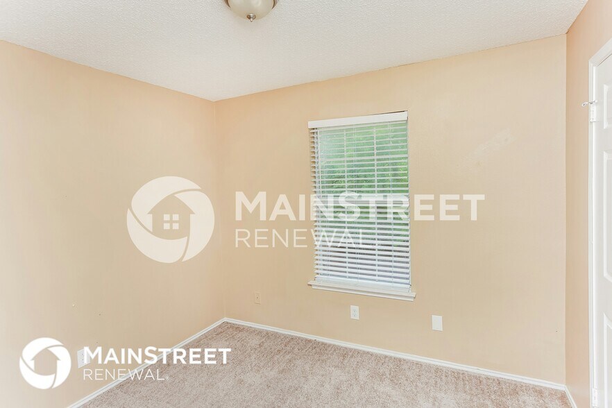 Building Photo - 2425 Bennington Dr