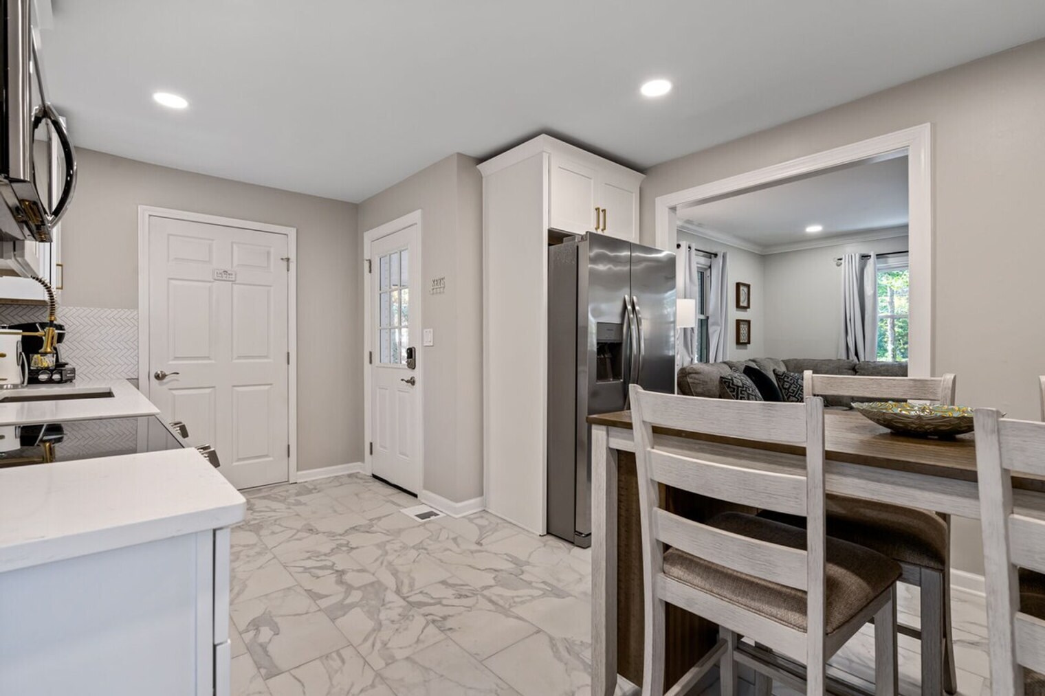 Building Photo - 6 Oriole Dr