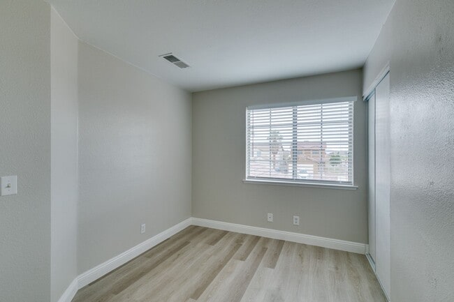 Building Photo - Upgraded 3bedroom house near Buffalo and Washington with easy access to Summerlin Pkwy.