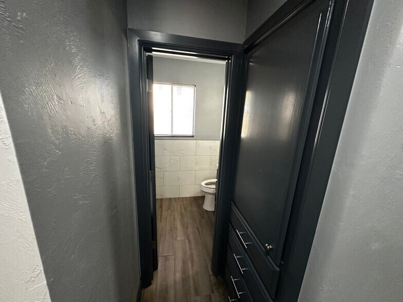 Building Photo - 2701 SW 65th St