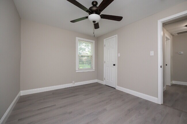 Building Photo - Renovated 2 BR, 1 BA quaint home in Spartanburg under $1200/mo rent