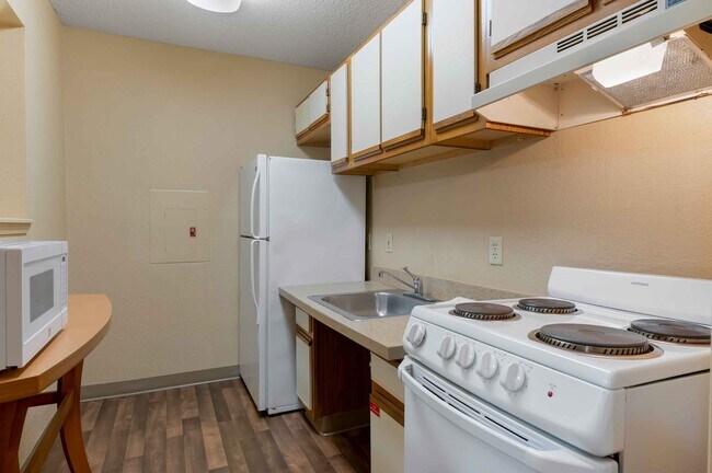 Building Photo - Furnished Studio-Cincinnati - Blue Ash - Reagan Highway