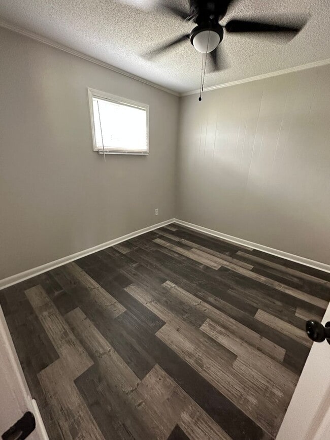 Building Photo - 610 Dogwood View Dr