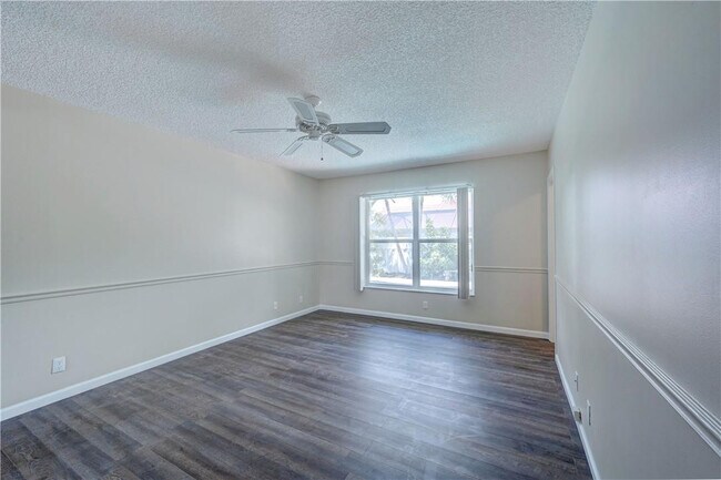 Building Photo - 7743 W Country Club Blvd