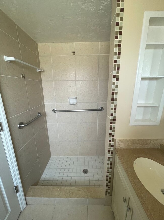 Building Photo - Charming 2-Bedroom, 2-Bathroom Duplex for Rent!