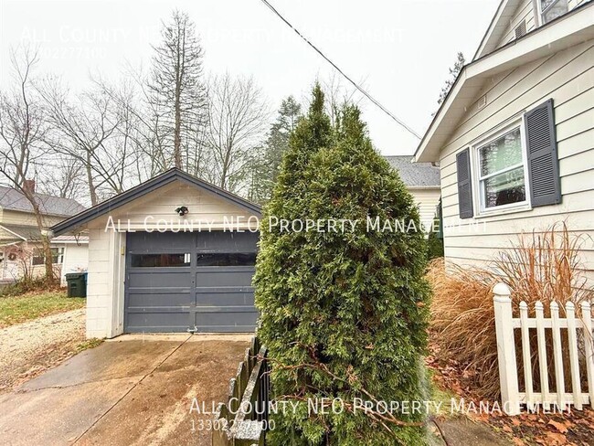 Building Photo - Charming 3 bedroom home near KSU and Downt...