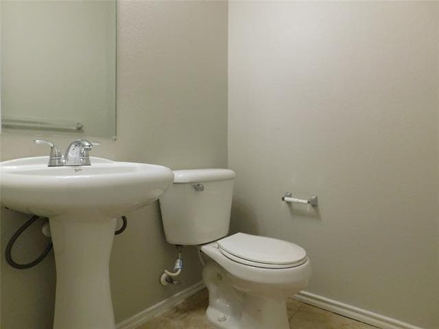 Building Photo - 2628 S Wavecrest Ct