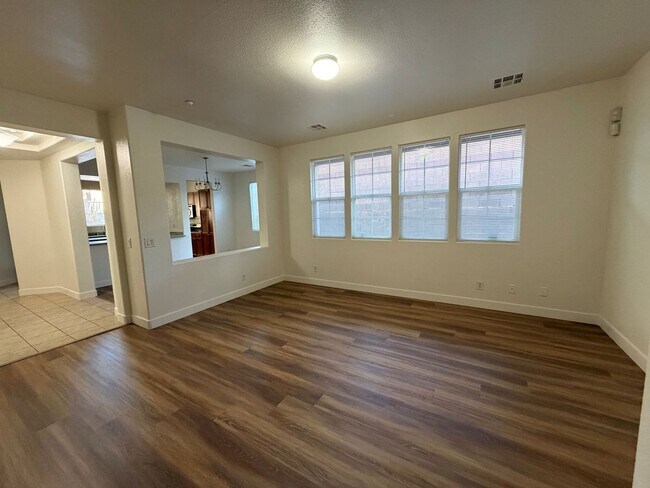 Building Photo - Discover a refreshed 4-bedroom, 2.5-bath home in Las Vegas 89149