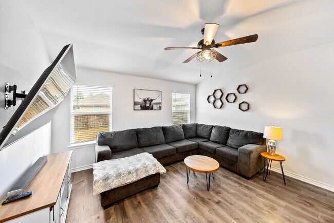 Building Photo - Charming Modern Home with Premium Amenitie...