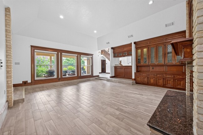 Building Photo - 15106 Dawnbrook Dr