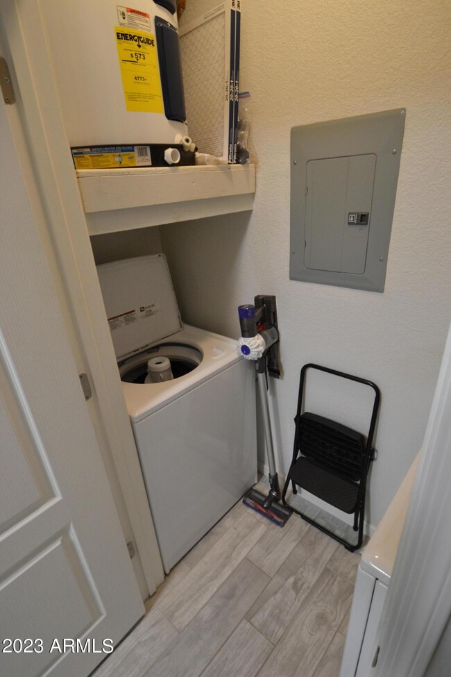 Building Photo - 5302 E Van Buren St