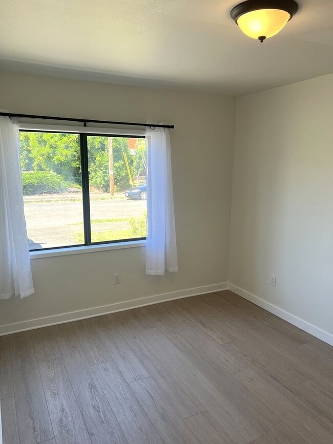Building Photo - Pardee Duplex (A &amp; B)