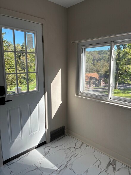 Building Photo - 4015 Gibsonia Rd