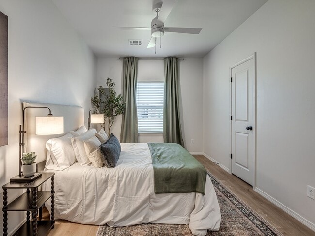 Building Photo - Glenhaven Townhomes