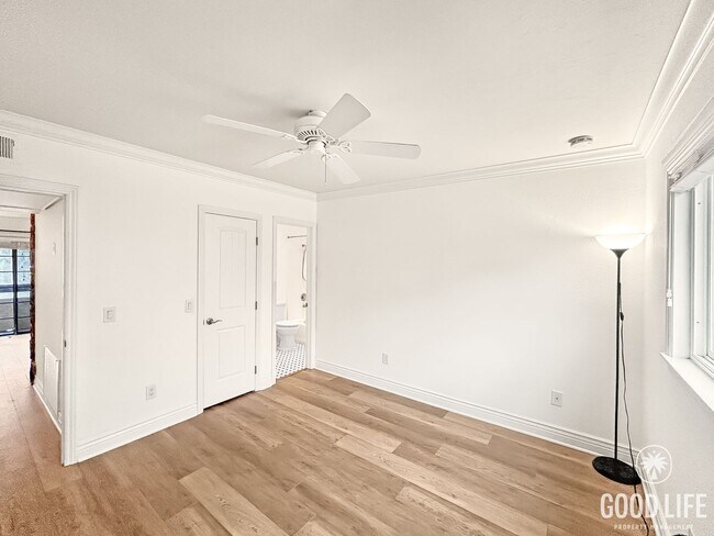 Building Photo - Beautiful 2BD/2BA W/ Reserved Parking and In-Unit Laundry in La Mesa!