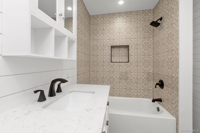 Building Photo - 295 Plain Ct