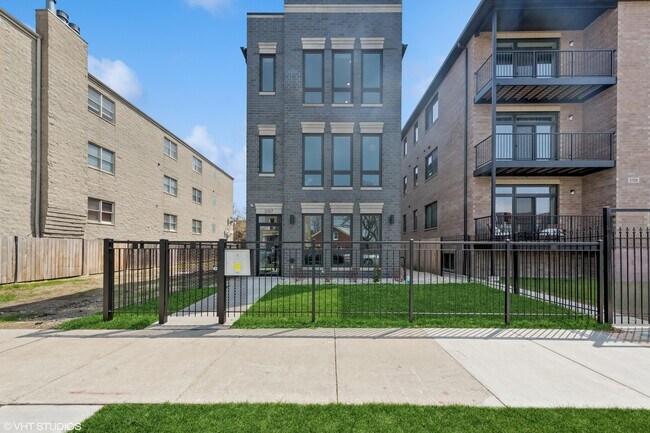 Primary Photo - 5000 S Prairie Ave