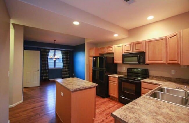 Building Photo - Stylish 3-Story Rowhome in the Desirable Water Tower Community Arvada - Available NOW!