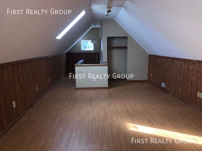 Building Photo - 330 Verona Rd