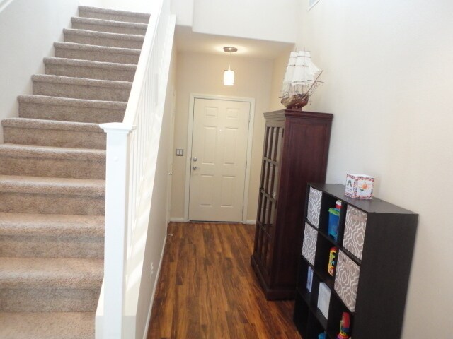Building Photo - Beautiful 2 Story Home in Mountains Edge.