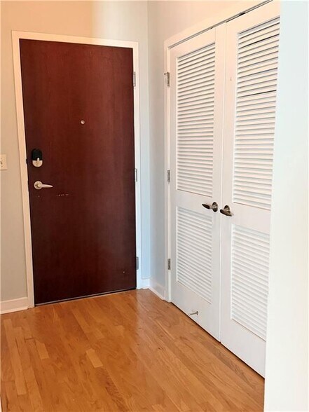 Building Photo - 400 W Peachtree St NW