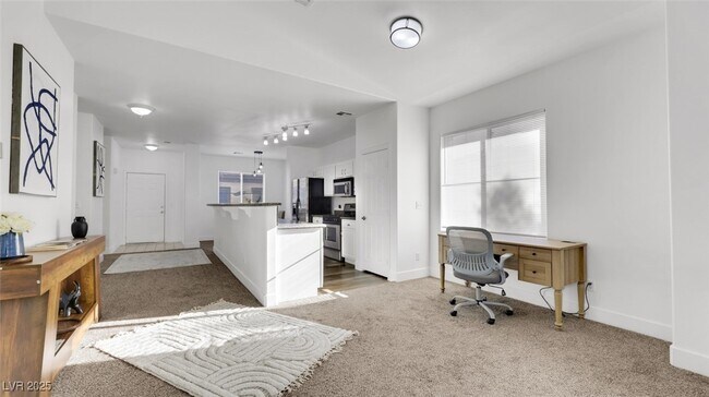 Building Photo - 721 Peachy Canyon Cir