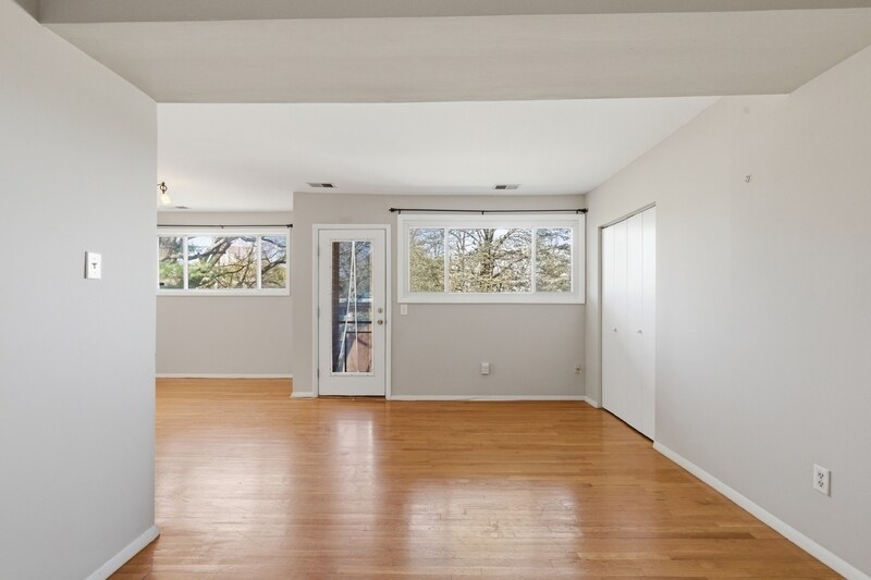 Building Photo - 521 Epsom Rd