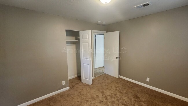Building Photo - 305 Banberry Dr SE