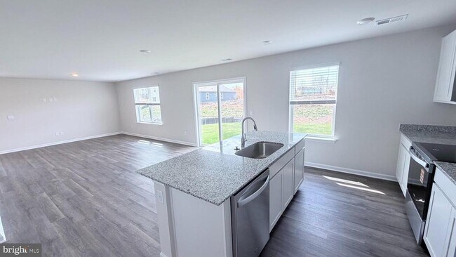 Building Photo - 107 Dinges St