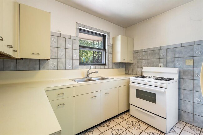 Building Photo - 1401 Kirkwood Rd