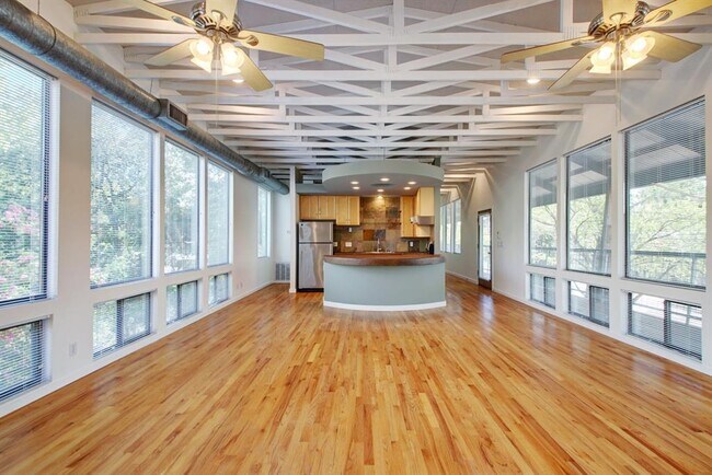 Building Photo - 1308a W N Loop Blvd