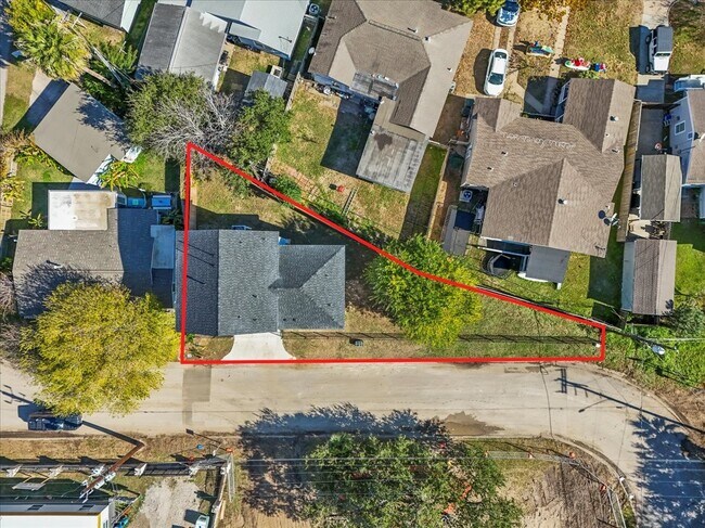 Building Photo - 1910 Bayou Shore Dr