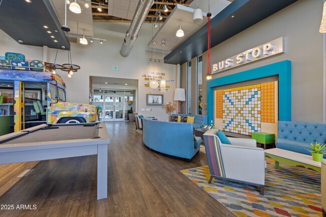 Building Photo - 4658 S Vapor