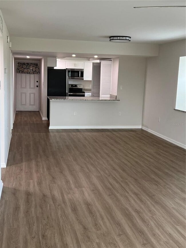 Building Photo - 14459 River Beach Dr