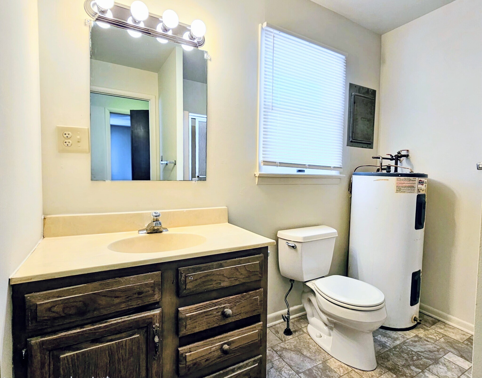 Building Photo - 367 W Washington Ave