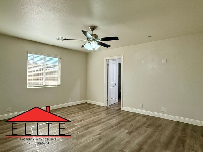 Building Photo - AVAILABLE NOW!!