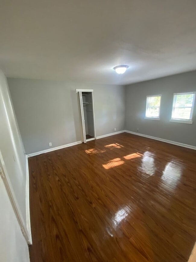 Building Photo - Cute 3 Bedroom 1 Bathroom