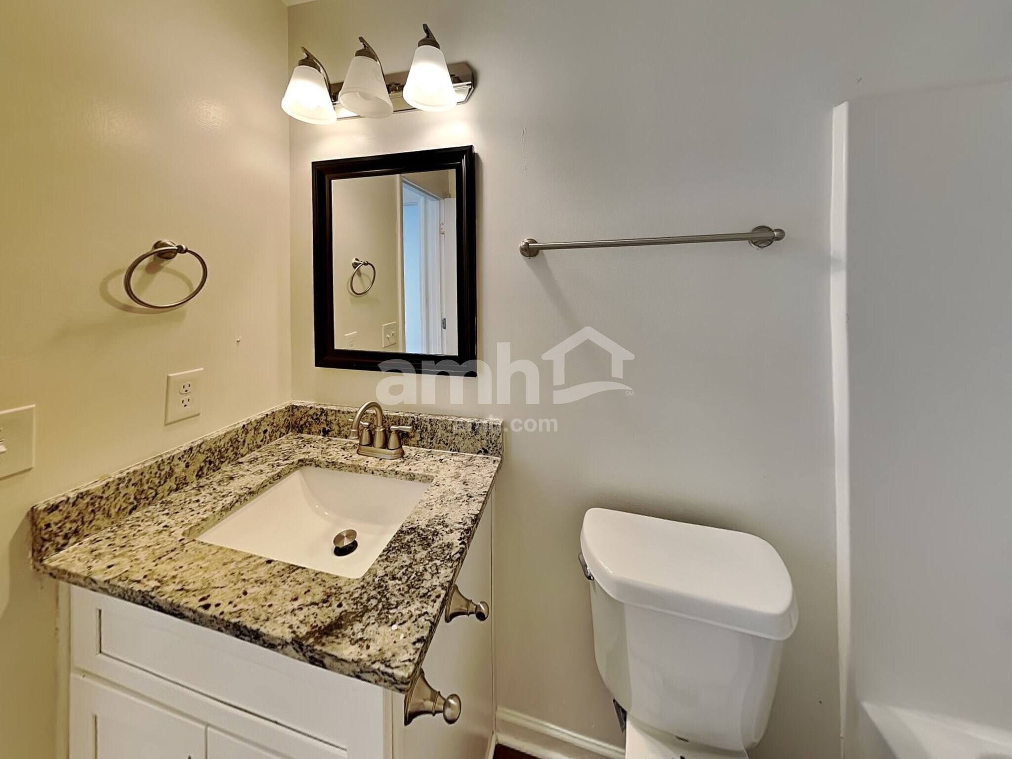 Building Photo - 6290 Queensdale Dr