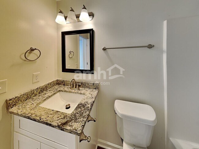 Building Photo - 6290 Queensdale Dr