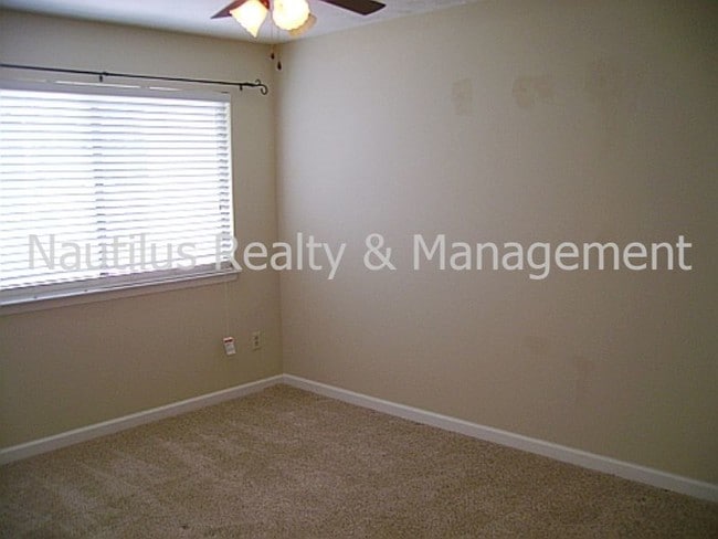 Building Photo - 1461 Kraft Ave