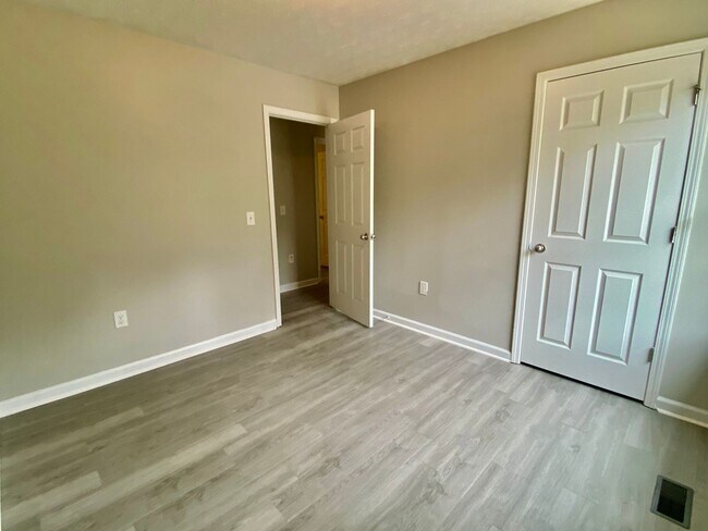 Building Photo - Dallas Rental