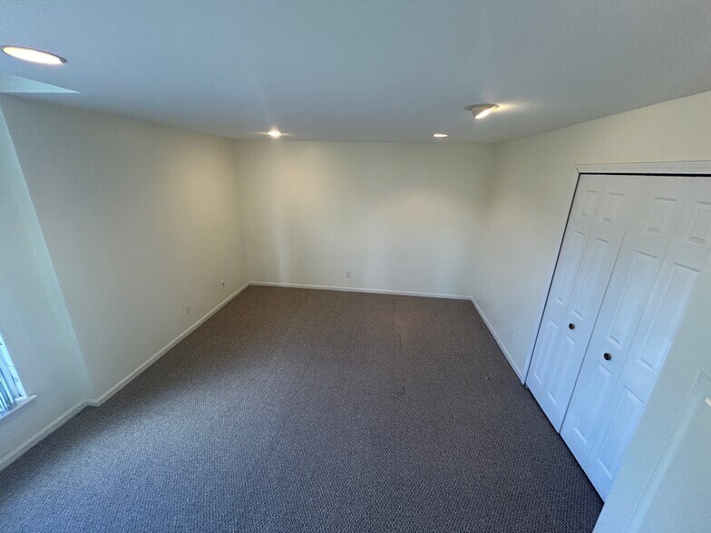 Building Photo - 3608 Oakmonte Blvd