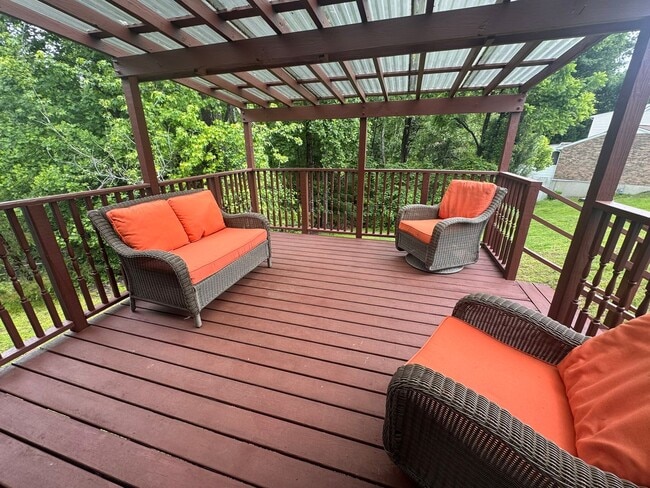 Building Photo - Newly Renovated 3bed/1.5bath