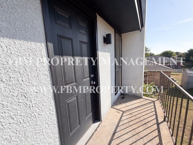 Building Photo - 1401 Old Bardwell Rd