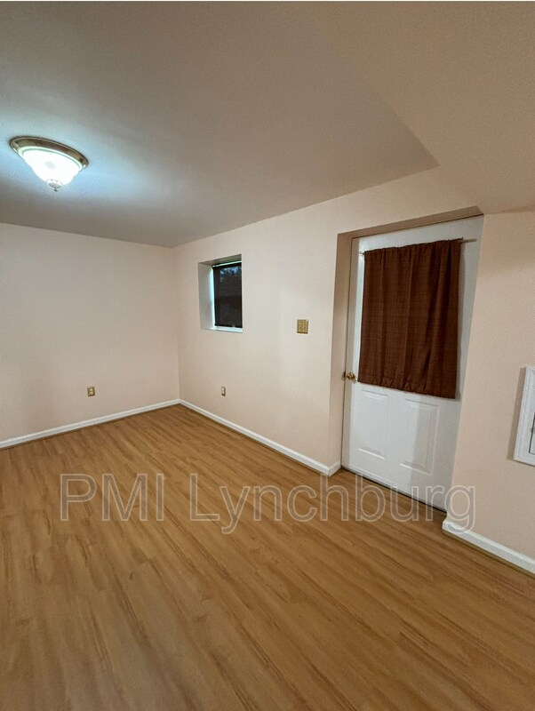 Building Photo - 107 Mountainview Dr