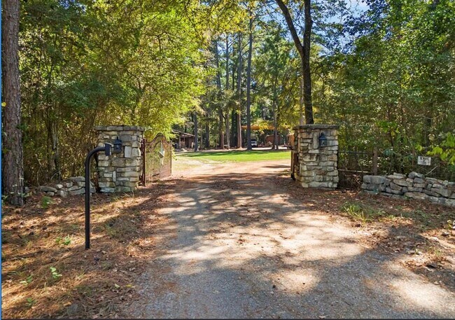 Building Photo - 2018 FM 1486 Rd