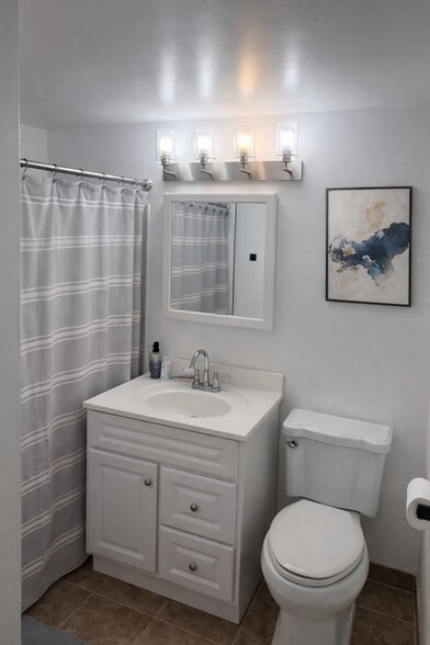 Guest Bath - 39 E 39th St