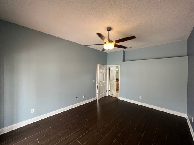Building Photo - Fountain Lakes Community