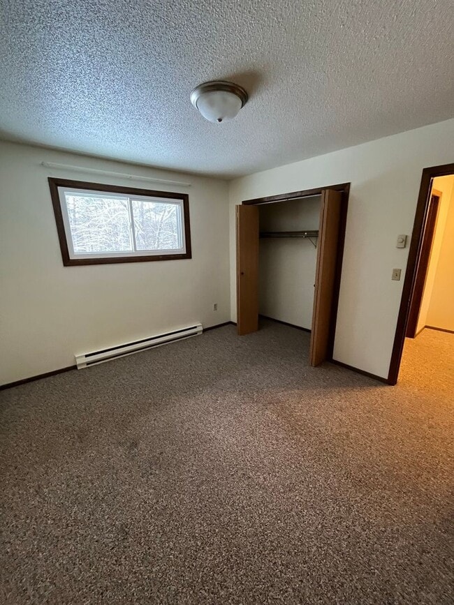 Building Photo - 877 Loon Lake Rd