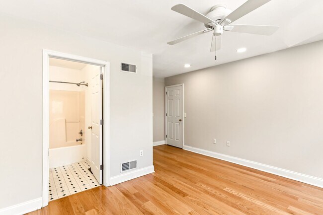 Building Photo - 808 Yorkview Dr
